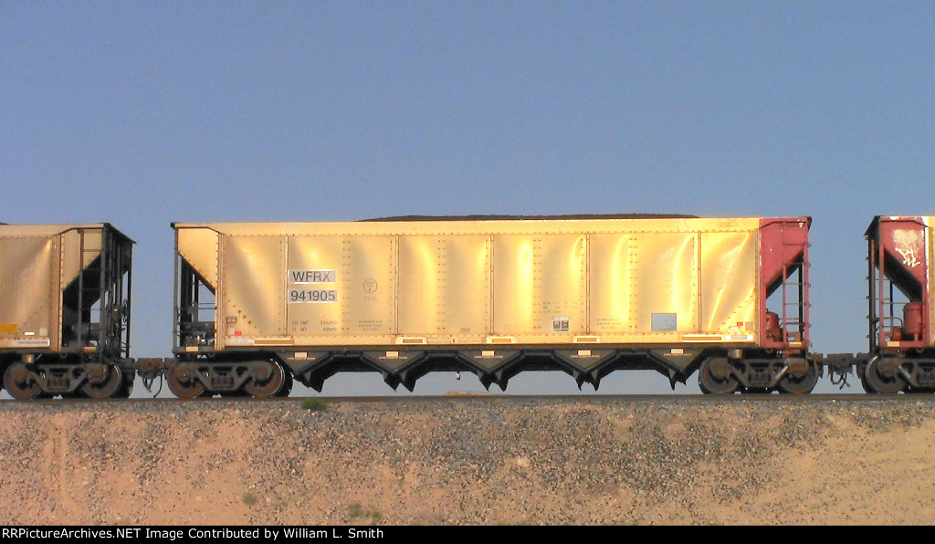 WB Unit Loaded Hooper Frt at Erie NV W-Pshr -96